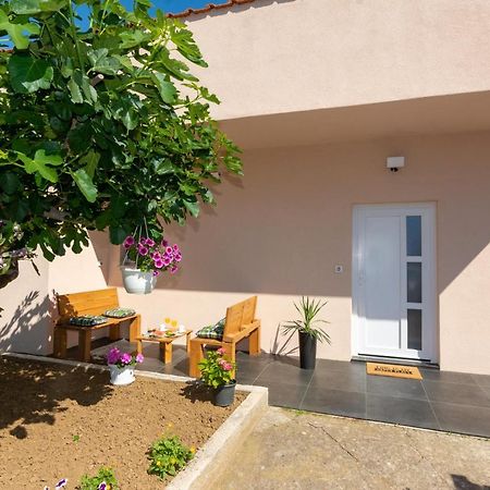Lovely Apartment M&K In Peaceful Area - ザダル エクステリア 写真