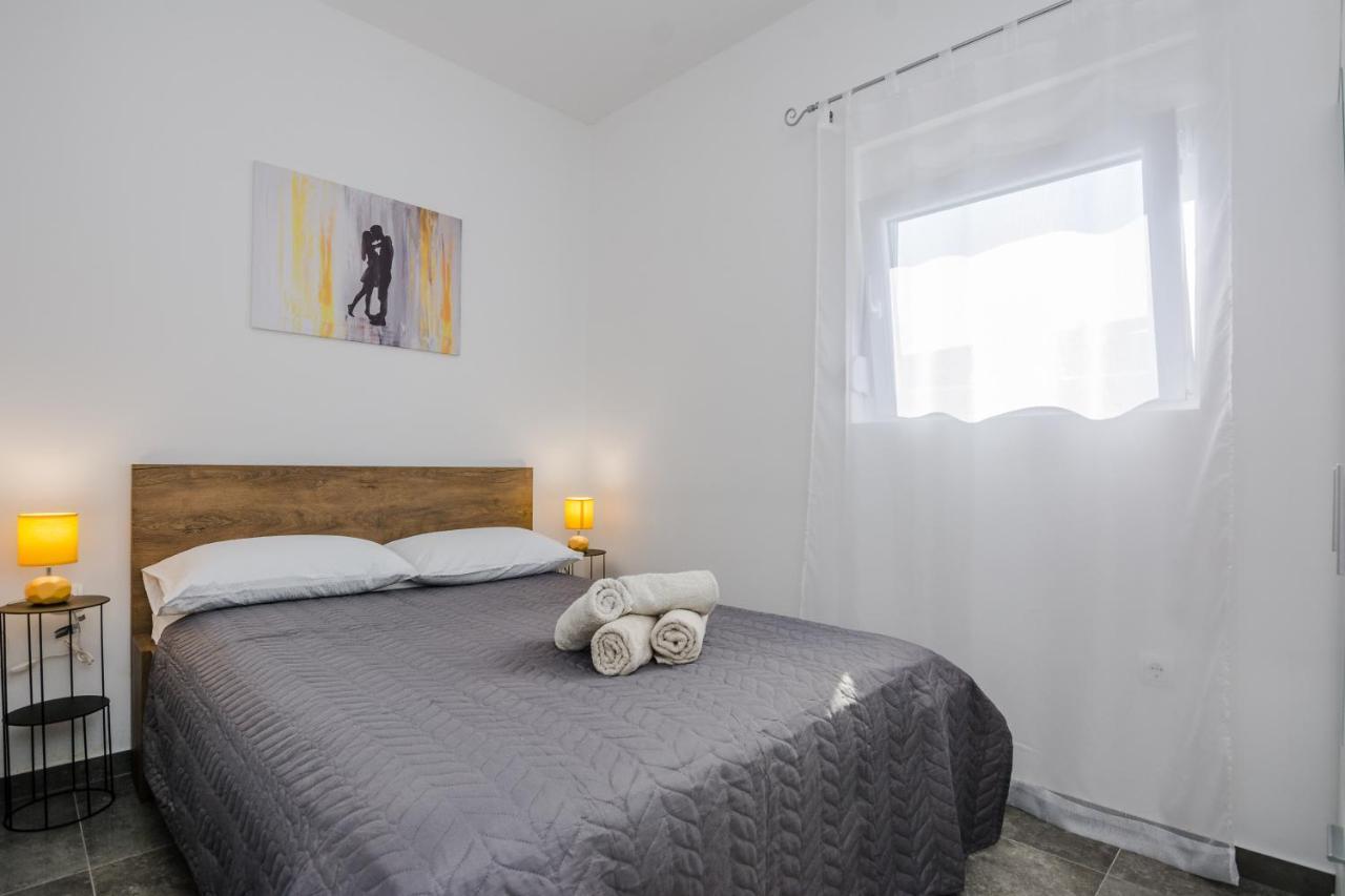Lovely Apartment M&K In Peaceful Area - ザダル エクステリア 写真