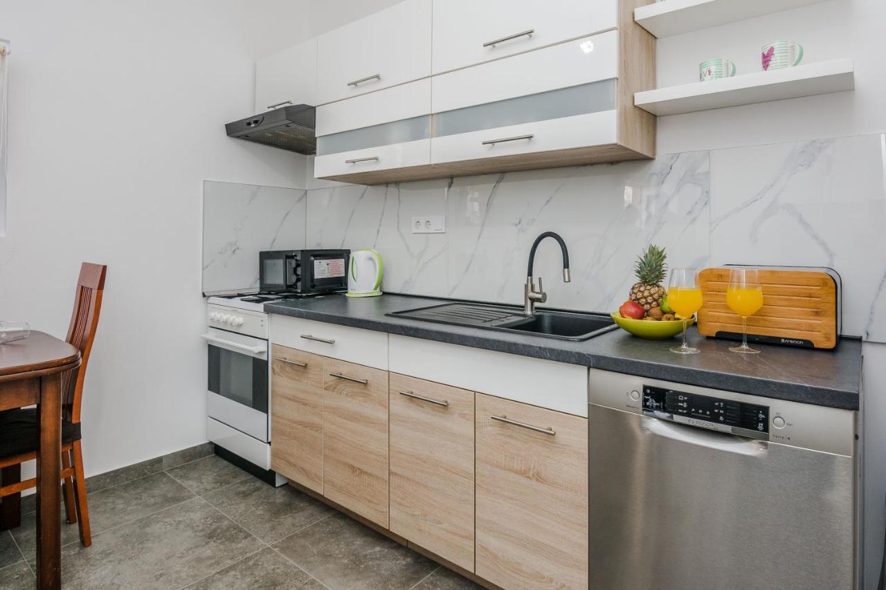 Lovely Apartment M&K In Peaceful Area - ザダル エクステリア 写真