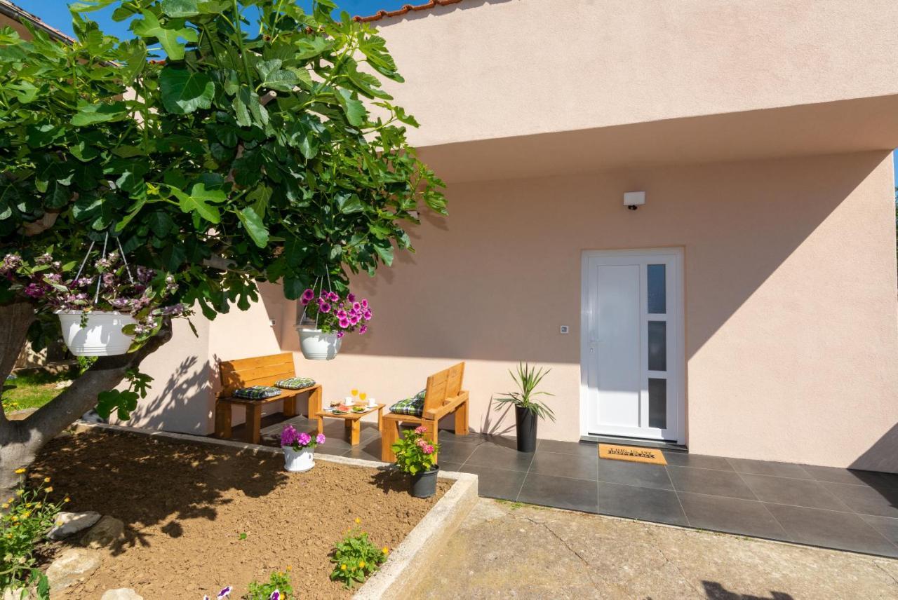 Lovely Apartment M&K In Peaceful Area - ザダル エクステリア 写真
