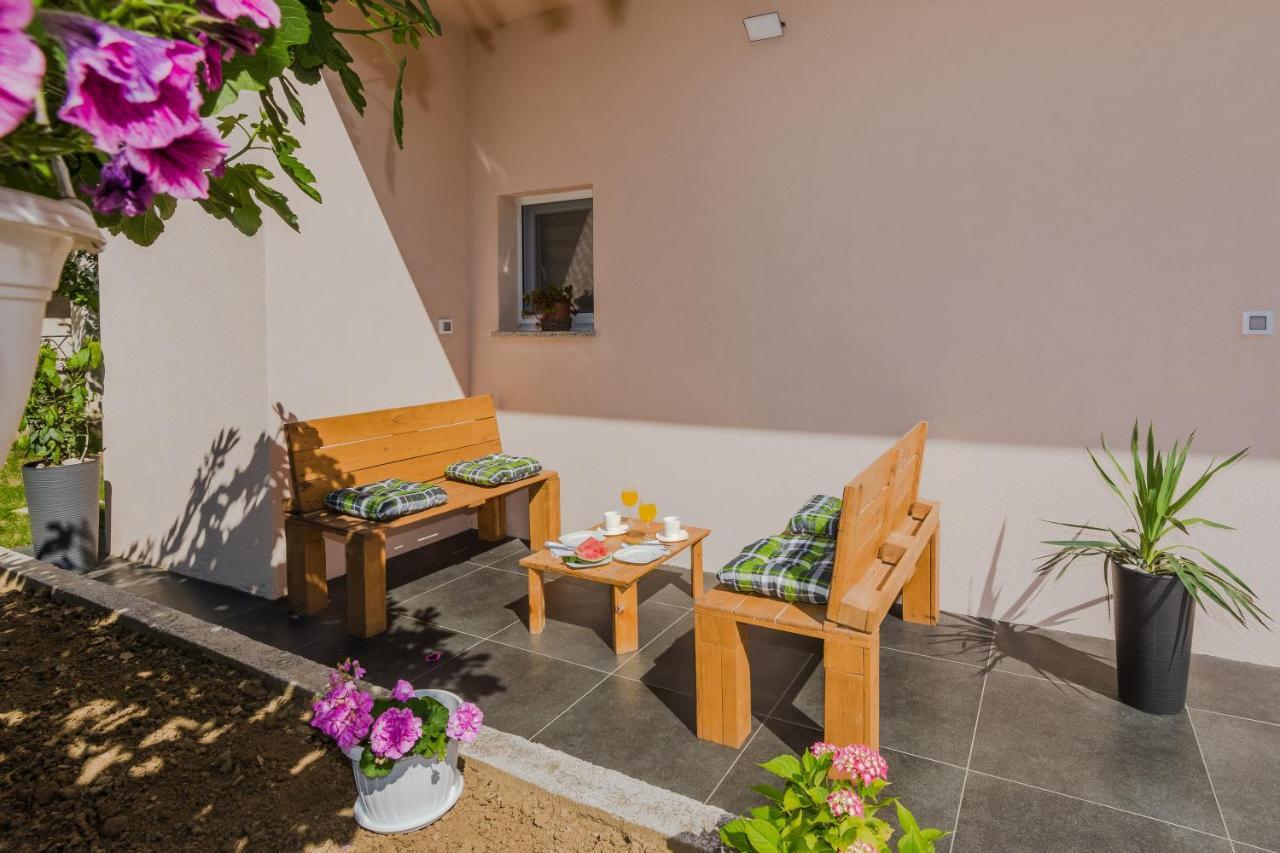 Lovely Apartment M&K In Peaceful Area - ザダル エクステリア 写真