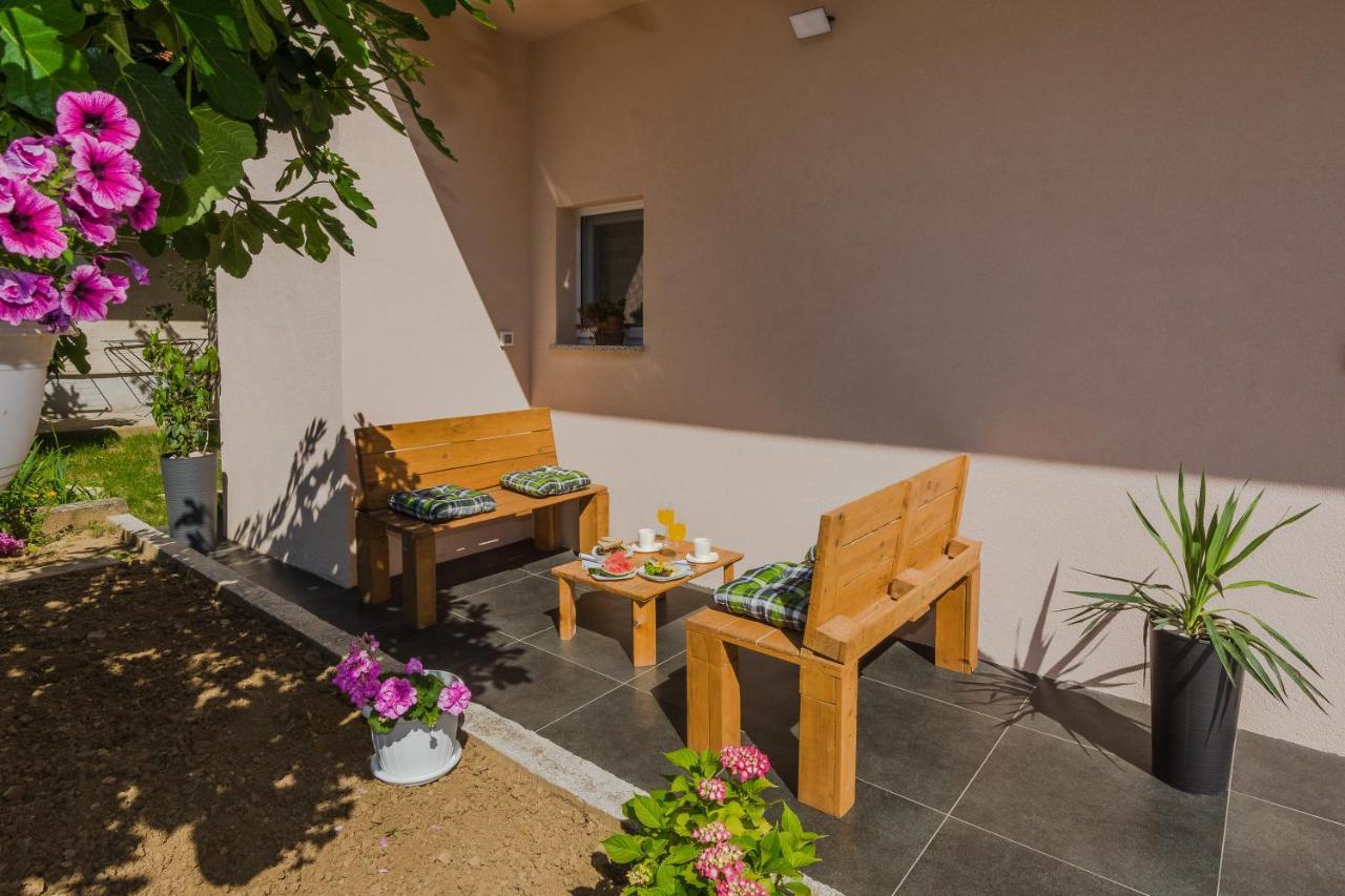 Lovely Apartment M&K In Peaceful Area - ザダル エクステリア 写真